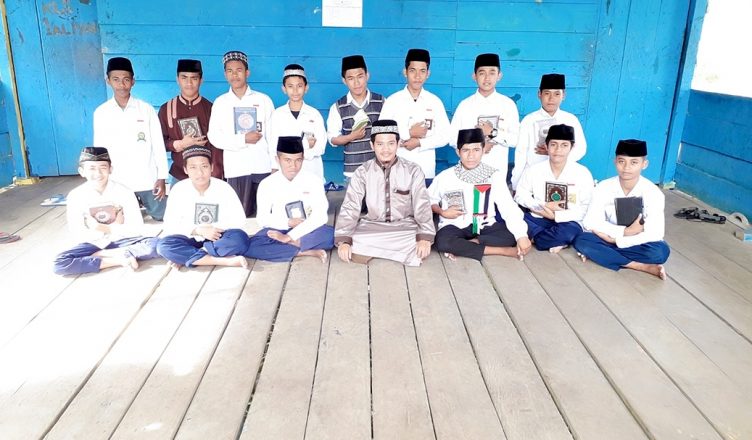 Kisah Da’i Dewan Da’wah Halmahera Ubah Kebiasaan Pemuda dari Senang Bernyanyi jadi Cinta Al-Quran